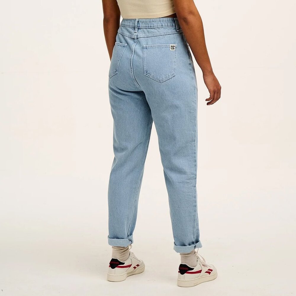 Light Wash "Dana" Mom Jean - Picture 4 of 9